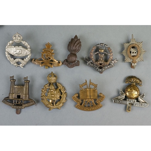 143 - A Large Collection Of Approx 50 x Mainly British Military Cap Badges To Include The Queens Own Worce... 