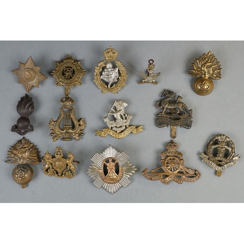 143 - A Large Collection Of Approx 50 x Mainly British Military Cap Badges To Include The Queens Own Worce... 