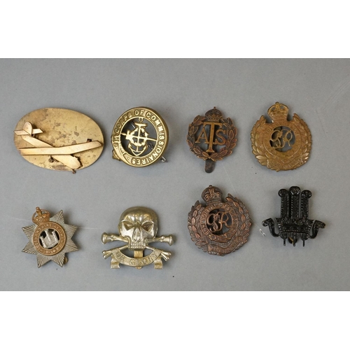 143 - A Large Collection Of Approx 50 x Mainly British Military Cap Badges To Include The Queens Own Worce... 