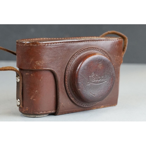 165 - A Vintage Camera Marked Leica D.R.P. Ernst Leitz Wetzlar Luftwaffen - Eigentum No.10794. Complete Wi... 