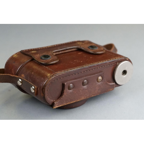 165 - A Vintage Camera Marked Leica D.R.P. Ernst Leitz Wetzlar Luftwaffen - Eigentum No.10794. Complete Wi... 