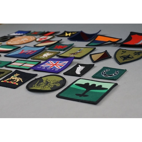 169 - A Mixed Collection Of Approx Thirty Military Cloth Patches / Badges.