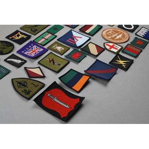 169 - A Mixed Collection Of Approx Thirty Military Cloth Patches / Badges.