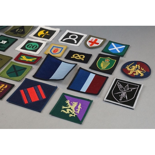 170 - A Mixed Collection Of Approx Thirty Military Cloth Patches / Badges.