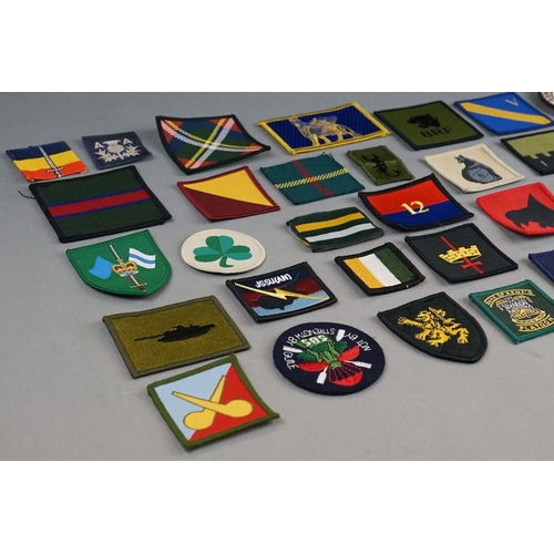 171 - A Mixed Collection Of Approx Thirty Military Cloth Patches / Badges.