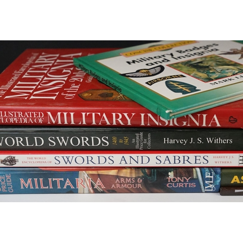 309 - A Collection Of Military Reference Books To Include Regimental Badges 6th Edition, World Bayonets 18... 