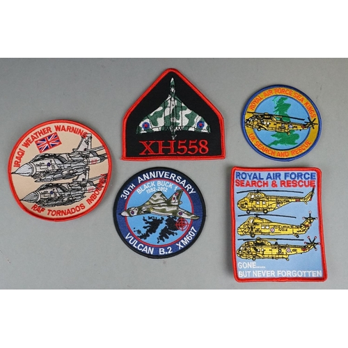 317 - A Collection Of Approx Fifteen Cloth Badges / Patches Relating To The Royal Air Force.