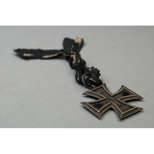 345 - A Full Size Imperial German 1914 Iron Cross Medal, Marked 800 To The Suspension Loop, Complete With ... 