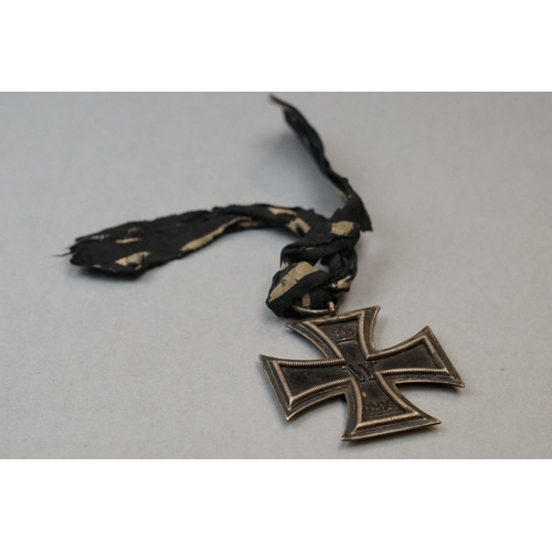 345 - A Full Size Imperial German 1914 Iron Cross Medal, Marked 800 To The Suspension Loop, Complete With ... 