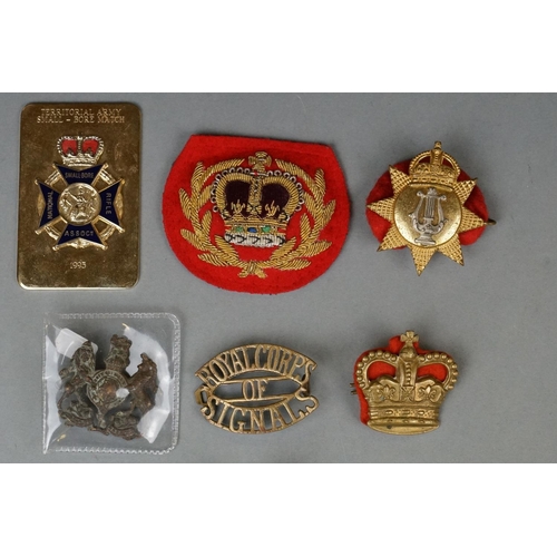 351 - A Collection Of Military Badges To Include The Air Training Corps, The Royal Air Force, The Machine ... 