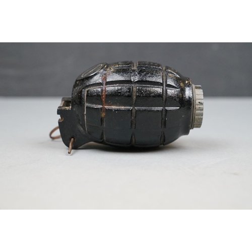 358 - An Original WWI First World War Period British Army Inert Mills Bomb / Hand Grenade. c1918. Typical ... 