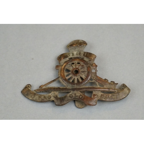 237 - A World War One / WW1 Era British Military Royal Artillery Cap Badge With Rear Slider Fixing Too Ver... 