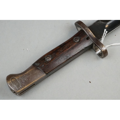 294 - A World War One German Mauser Bayonet, Maker Marked For Simpson & Co. SUHL, Complete With Scabbard.