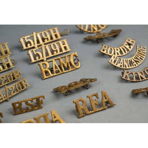 68A - A Collection Of Approx Thirty Assorted British Brass Shoulder Titles To Include The North Lancashire... 