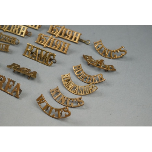 68A - A Collection Of Approx Thirty Assorted British Brass Shoulder Titles To Include The North Lancashire... 