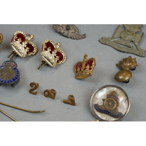 372 - A Collection Of Mainly British Military Badges To Include Officers Pips, Cap Badges, Collar Badges A... 