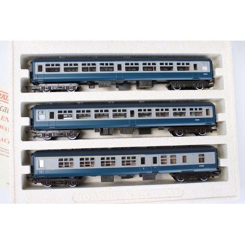 27 - Boxed ltd edn Hornby OO gauge R089 Flying Scotsman BR Mk 2A Open & Brake Coaches, complete with cert... 