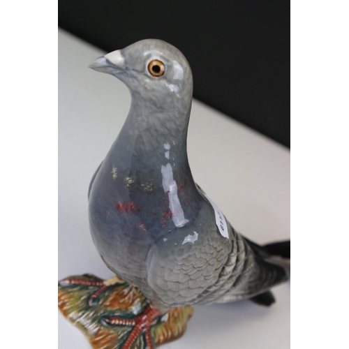 52 - Beswick Pigeon, first version (no.1383A) and Beswick Magpie (no.2305)