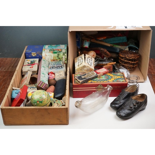 304 - A box of mixed collectables to include a antique pair of children's shoes, cutthroat razor, cigarett... 