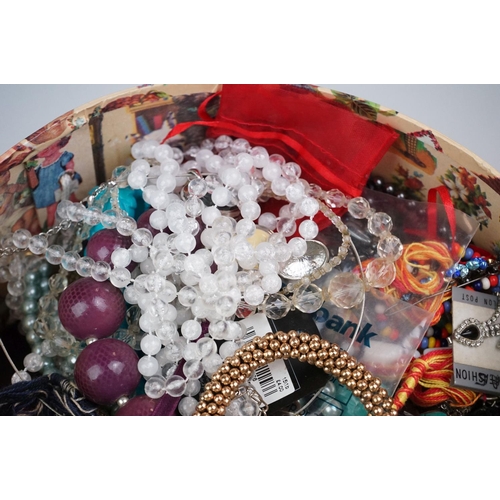 306 - A collection of mainly contemporary costume jewellery to include necklaces and bracelets.