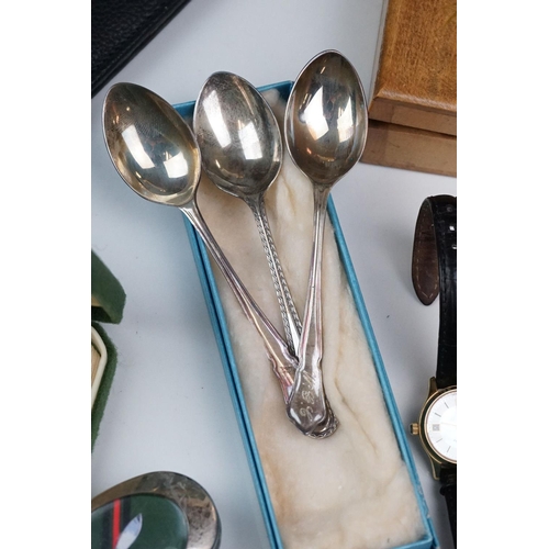 307 - A box of mixed collectables to include vintage costume jewellery, jewellery boxes and watches.