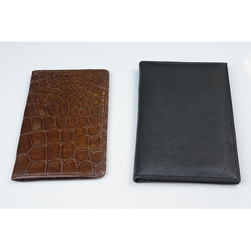 307 - A box of mixed collectables to include vintage costume jewellery, jewellery boxes and watches.