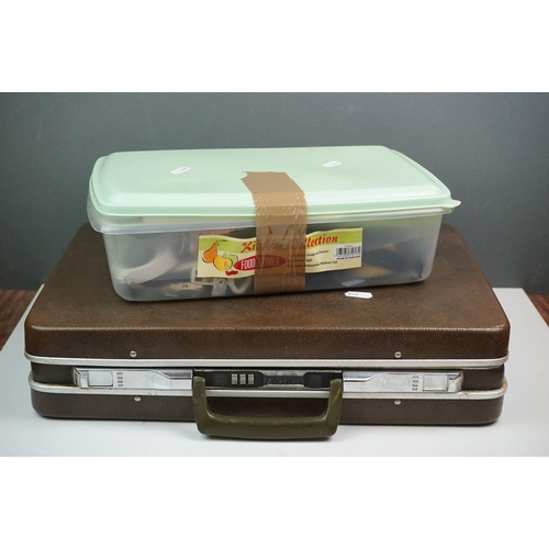 308 - A large collection of mainly quartz watches to include advertising examples.