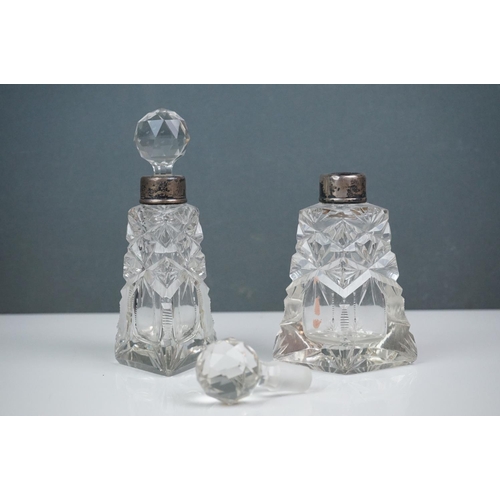 312 - Collection of silver items, to include scent bottles with crystal stoppers, bud vase, oil & vinegar ... 