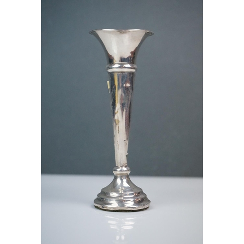 312 - Collection of silver items, to include scent bottles with crystal stoppers, bud vase, oil & vinegar ... 