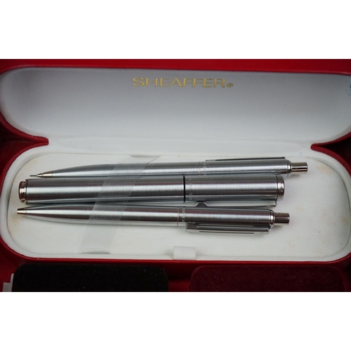 314 - A mixed collection of pens to include Parker, Barucci and Sheaffer examples.