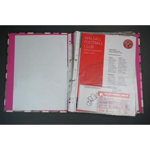 319 - Football - Leeds United fc, 2009/10 promotion season,  
a binder containing approx. 50 different tea... 