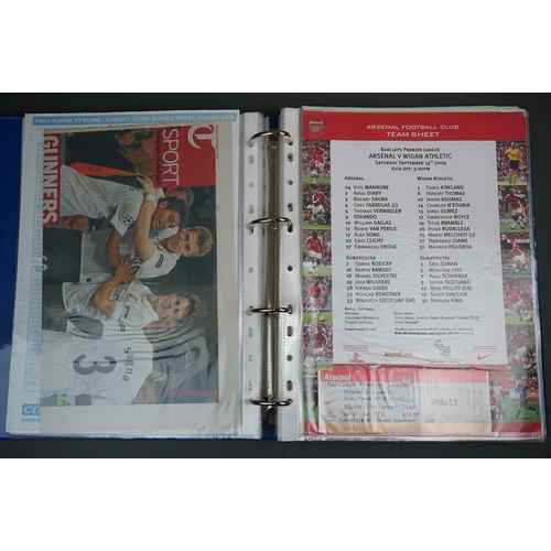 328 - Football - Arsenal fc 2009/10, a binder containing a collection of teamsheets, tickets, menus etc, t... 