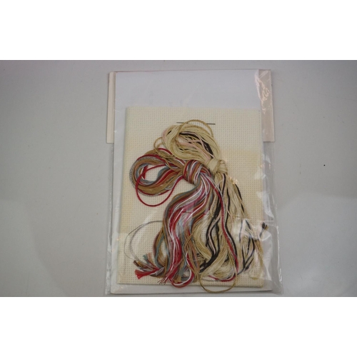 333 - Elvis Presley memorabilia, to include Elvis Treasures, vintage jigsaw, Fruits Of The Loom Elvis T sh... 