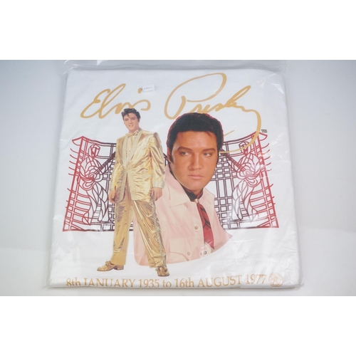 333 - Elvis Presley memorabilia, to include Elvis Treasures, vintage jigsaw, Fruits Of The Loom Elvis T sh... 