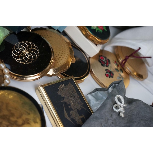 302 - A group of mixed collectables to include ladies powder compacts including a musical example, vintage... 