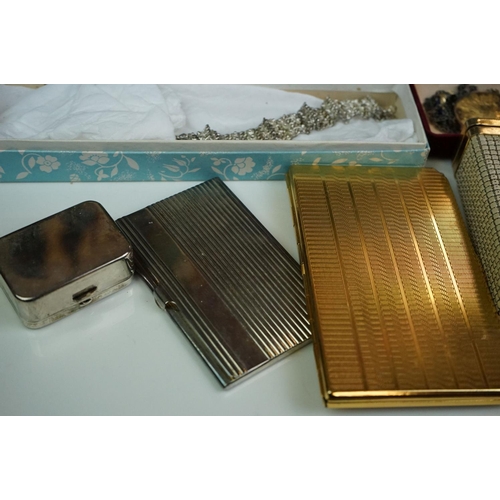 302 - A group of mixed collectables to include ladies powder compacts including a musical example, vintage... 