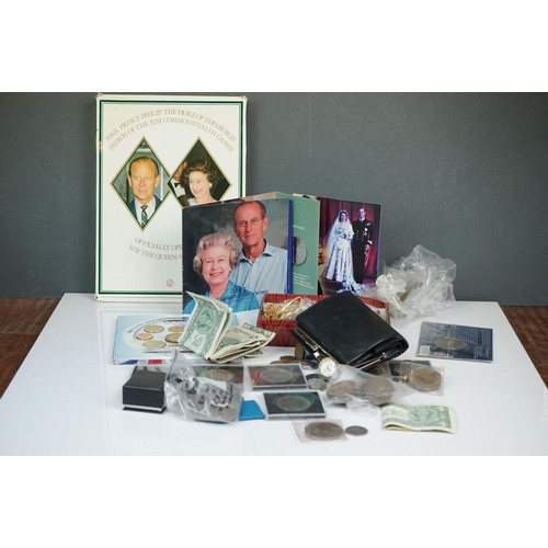 316 - A collection of British and world coins to include commemorative and proof examples, an American sil... 