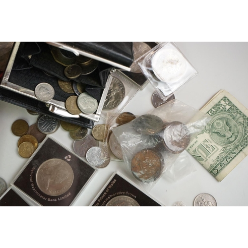 316 - A collection of British and world coins to include commemorative and proof examples, an American sil... 