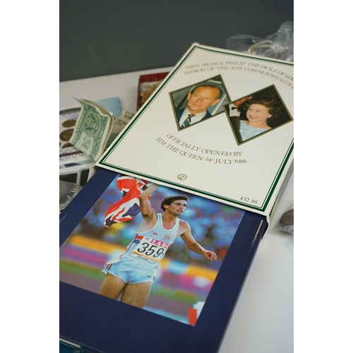 316 - A collection of British and world coins to include commemorative and proof examples, an American sil... 