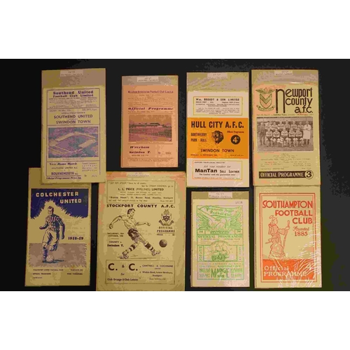 311 - Swindon Town 1958/59 - 26 away football programmes to include Fr v Headington United 24th Han 1959, ... 