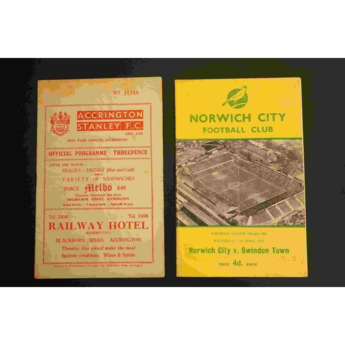 311 - Swindon Town 1958/59 - 26 away football programmes to include Fr v Headington United 24th Han 1959, ... 