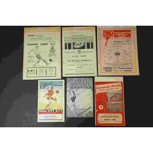 323 - 18 Football programmes from the 1940s onwards featuring 1955 Charity Shield, Horsham v Swindon Town ... 