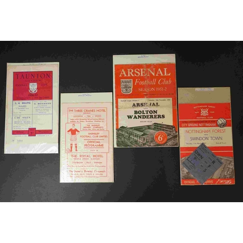 323 - 18 Football programmes from the 1940s onwards featuring 1955 Charity Shield, Horsham v Swindon Town ... 