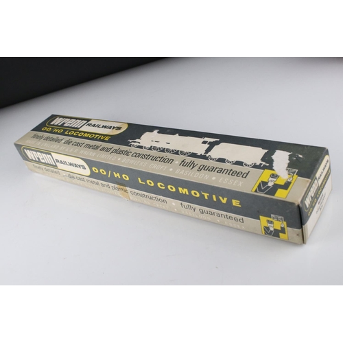 106 - Boxed Wrenn OO gauge W2224 2-8-0 Freight BR locomotive, excellent with original papers in excellent ... 