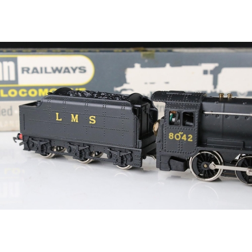 116 - Boxed Wrenn OO gauge W2225 2-8-0 Freight LMS locomotive, excellent with original papers in excellent... 