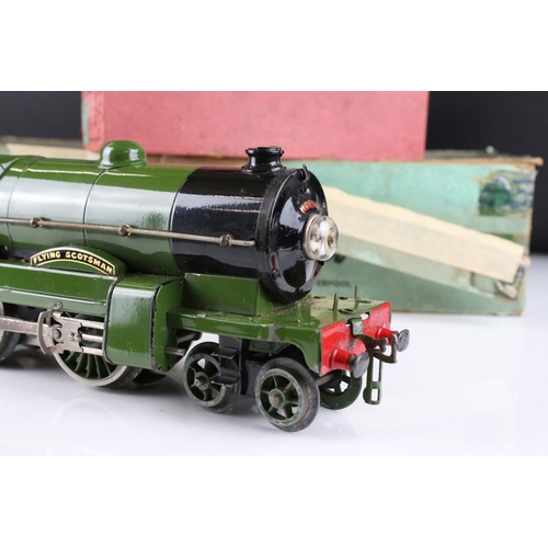 122 - Boxed Hornby O gauge E320 Flying Scotsman Locomotive (good with tatty box showing seam splits and ta... 