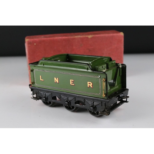 122 - Boxed Hornby O gauge E320 Flying Scotsman Locomotive (good with tatty box showing seam splits and ta... 