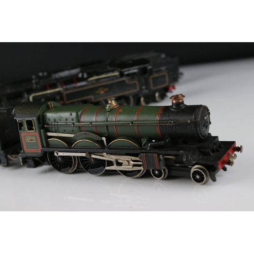 126 - Three OO gauge locomotives to include Wrenn Cardiff Castle, Wrenn 2-8-0 loco in black and an unmarke... 