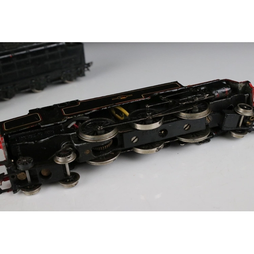 126 - Three OO gauge locomotives to include Wrenn Cardiff Castle, Wrenn 2-8-0 loco in black and an unmarke... 