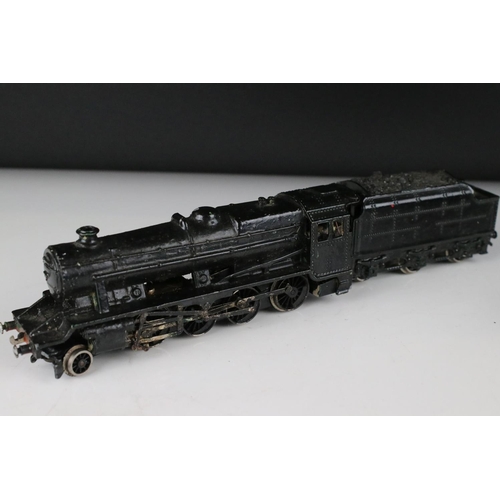 126 - Three OO gauge locomotives to include Wrenn Cardiff Castle, Wrenn 2-8-0 loco in black and an unmarke... 